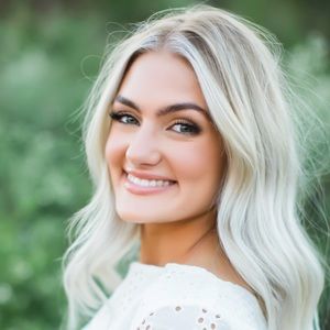 Meet your Posher, Ava